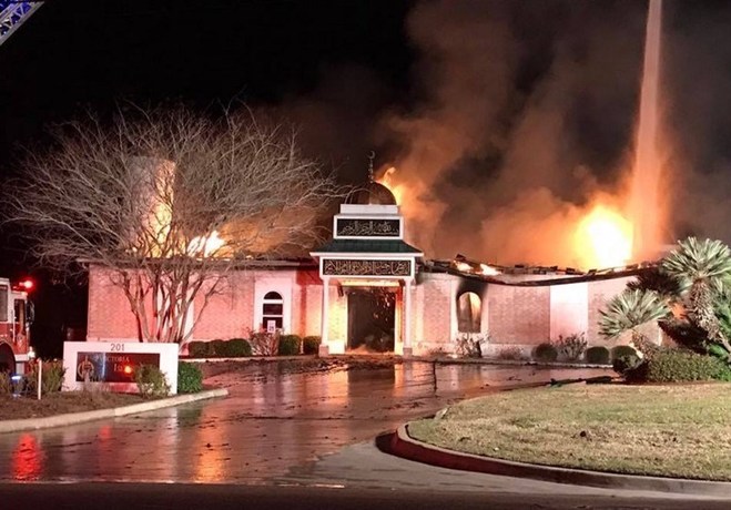 علت آتش زدن مسجد در تگزاس آمریکا + عکس و فیلم
